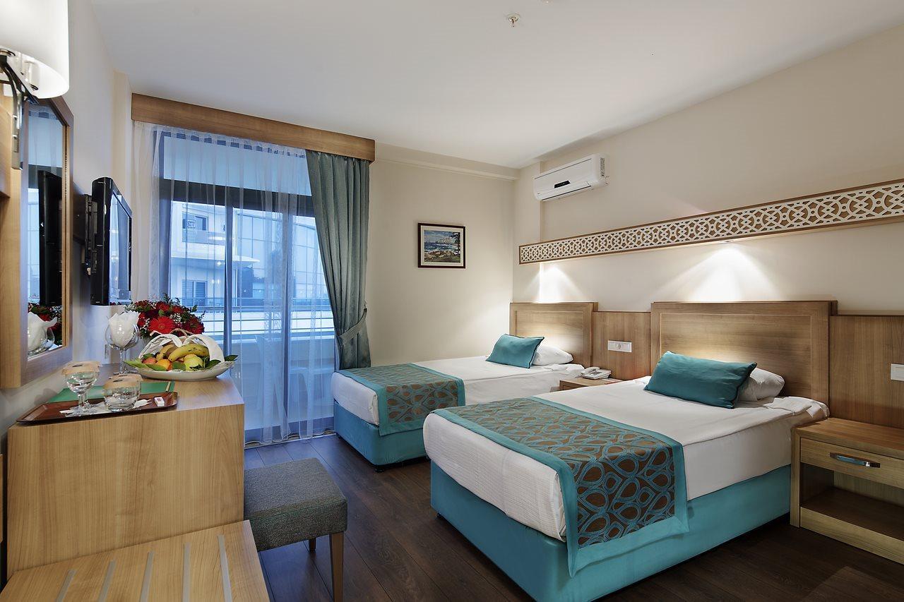 Meryan Hotel โอคูร์จาลาร์ ภายนอก รูปภาพ