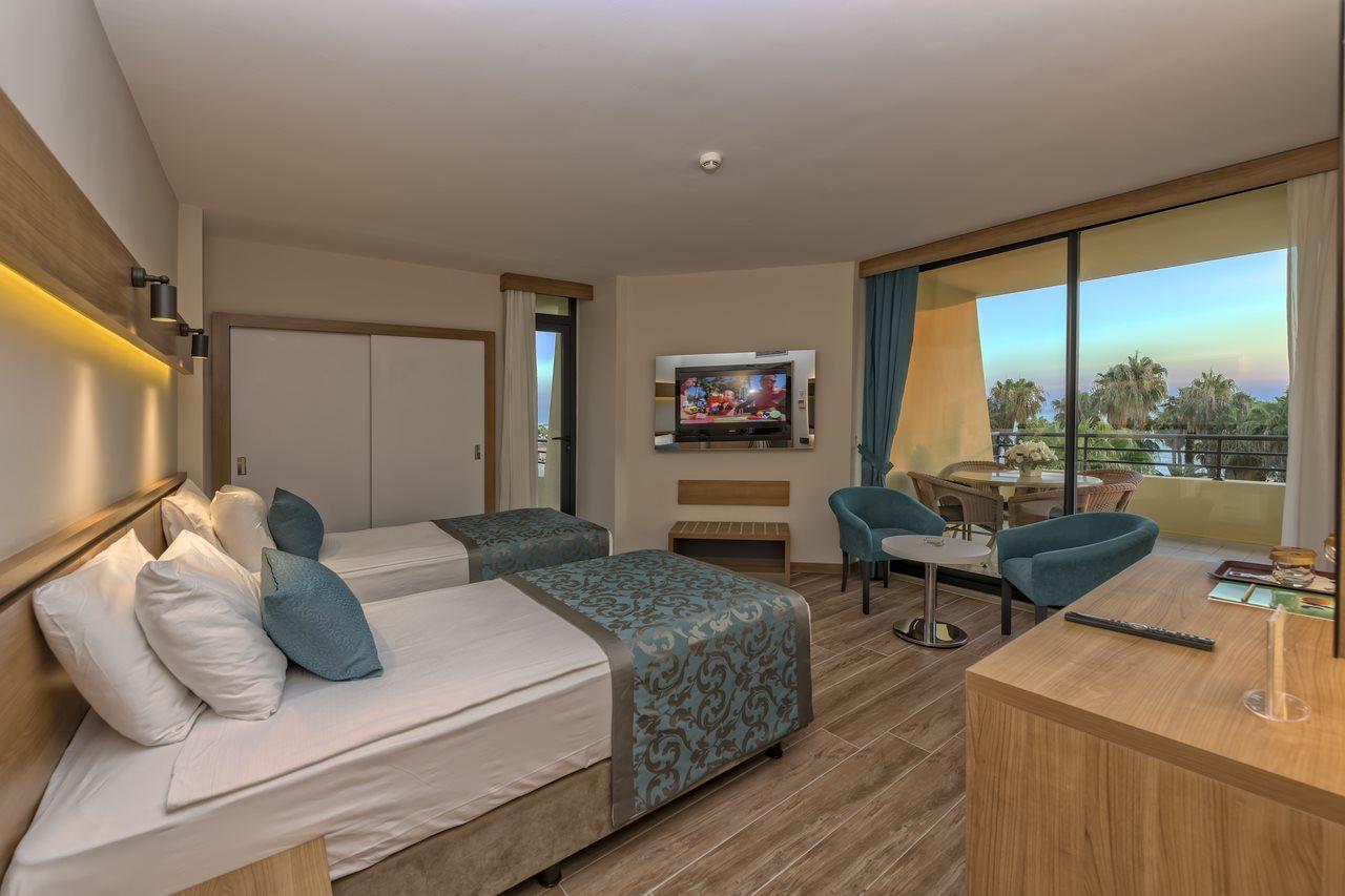 Meryan Hotel โอคูร์จาลาร์ ภายนอก รูปภาพ