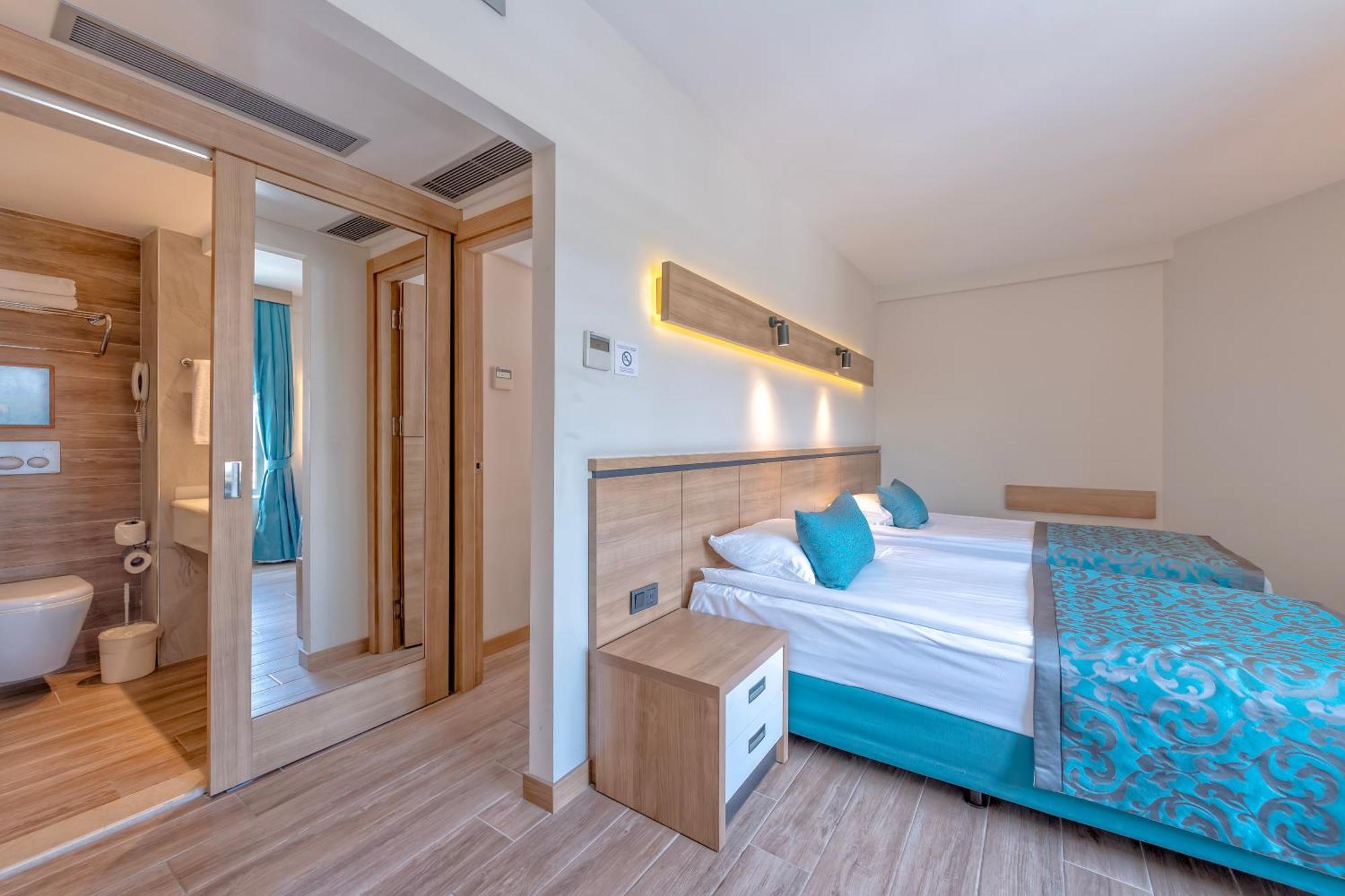 Meryan Hotel โอคูร์จาลาร์ ภายนอก รูปภาพ