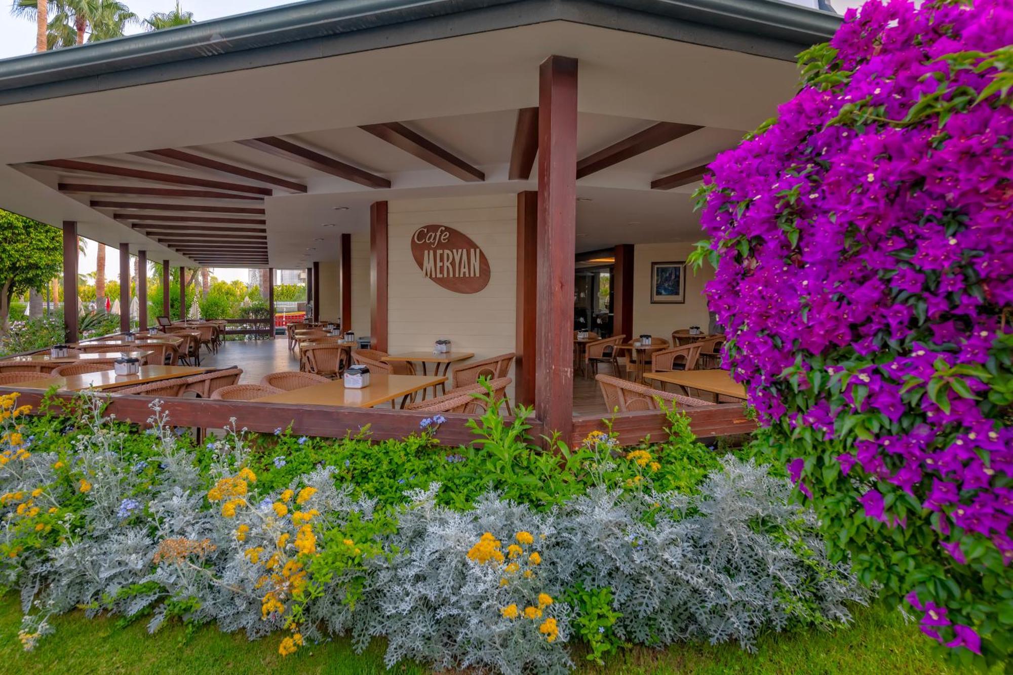Meryan Hotel โอคูร์จาลาร์ ภายนอก รูปภาพ