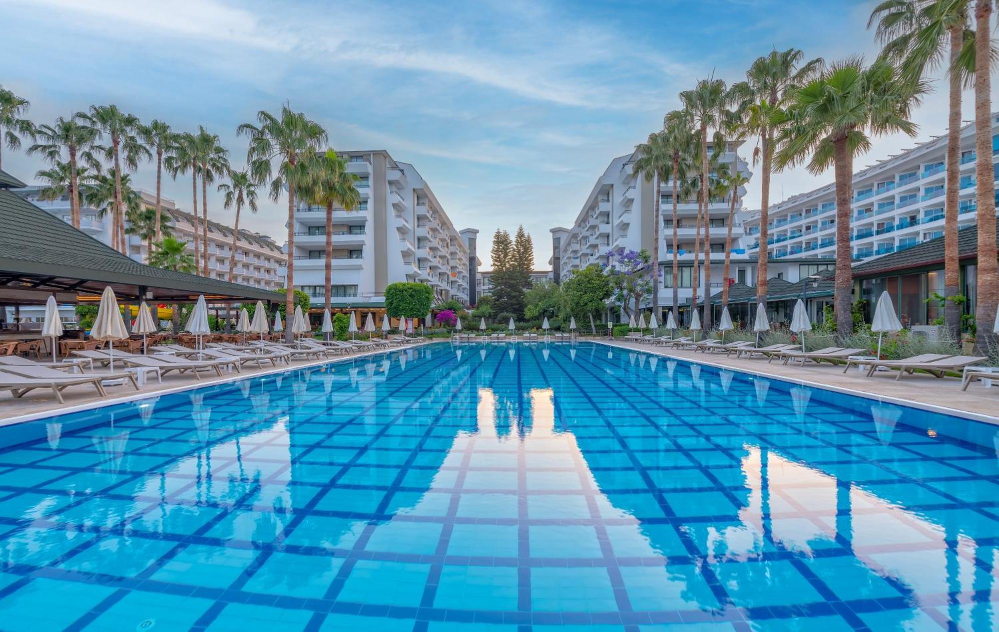 Meryan Hotel โอคูร์จาลาร์ ภายนอก รูปภาพ