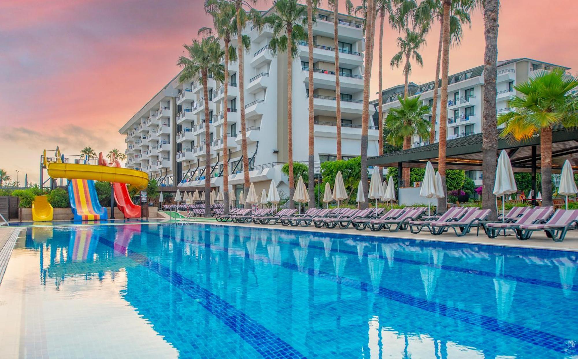 Meryan Hotel โอคูร์จาลาร์ ภายนอก รูปภาพ