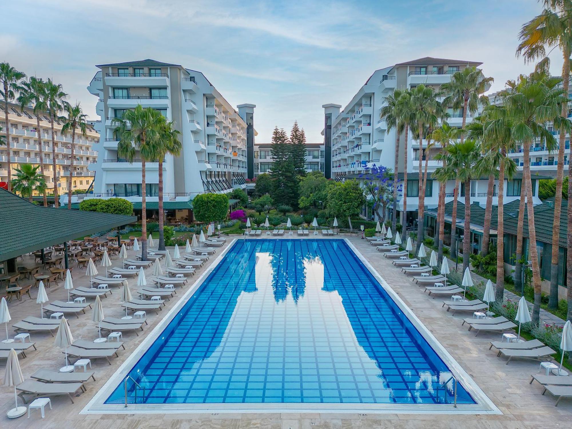 Meryan Hotel โอคูร์จาลาร์ ภายนอก รูปภาพ