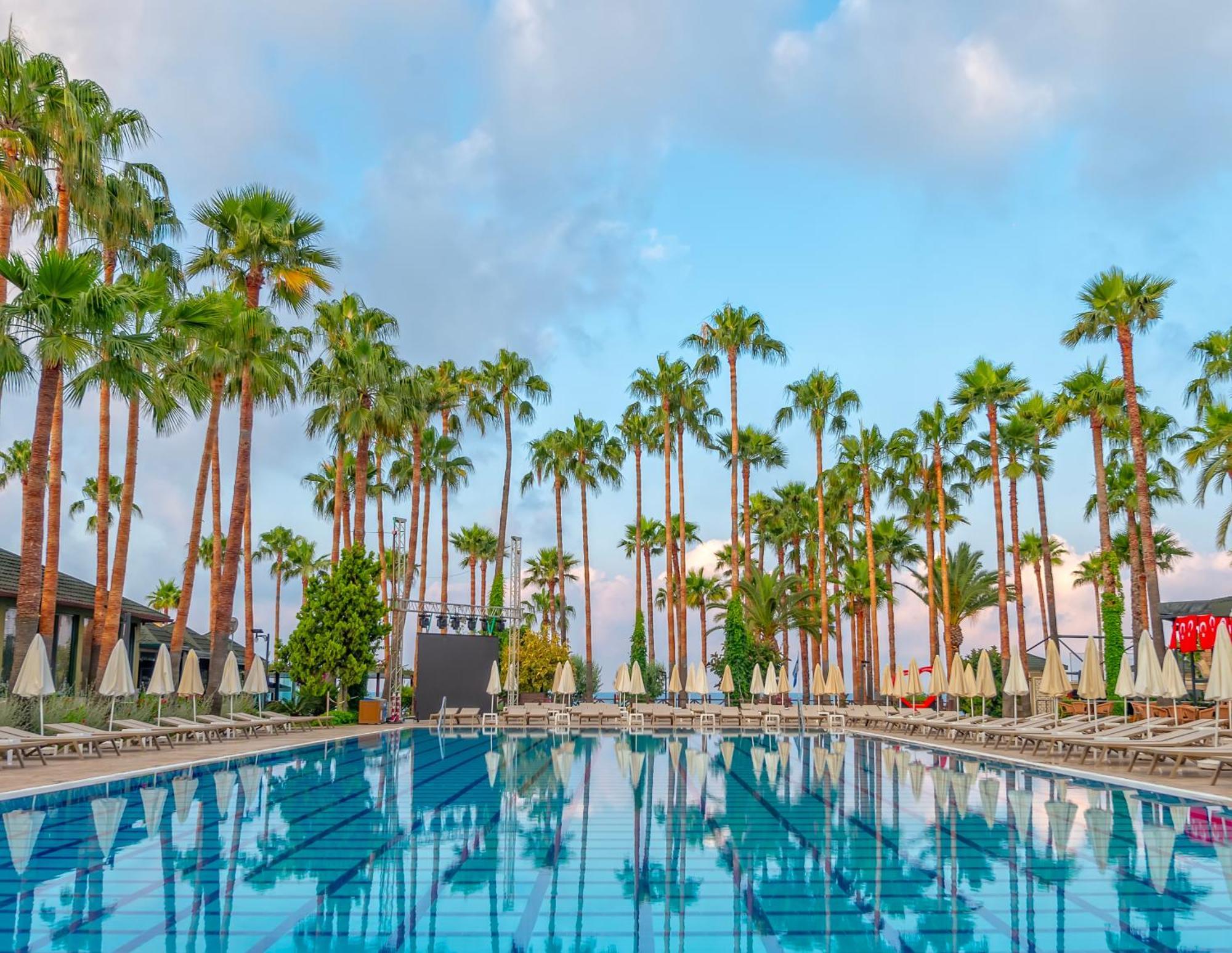 Meryan Hotel โอคูร์จาลาร์ ภายนอก รูปภาพ