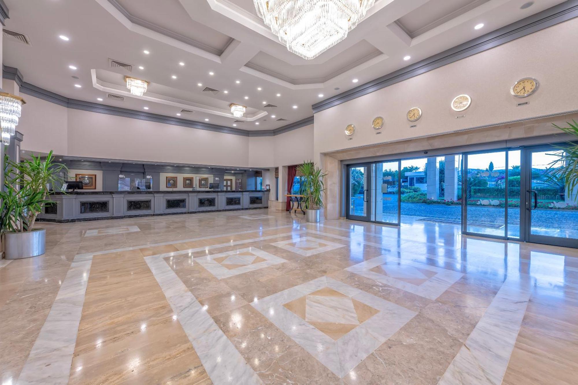 Meryan Hotel โอคูร์จาลาร์ ภายนอก รูปภาพ