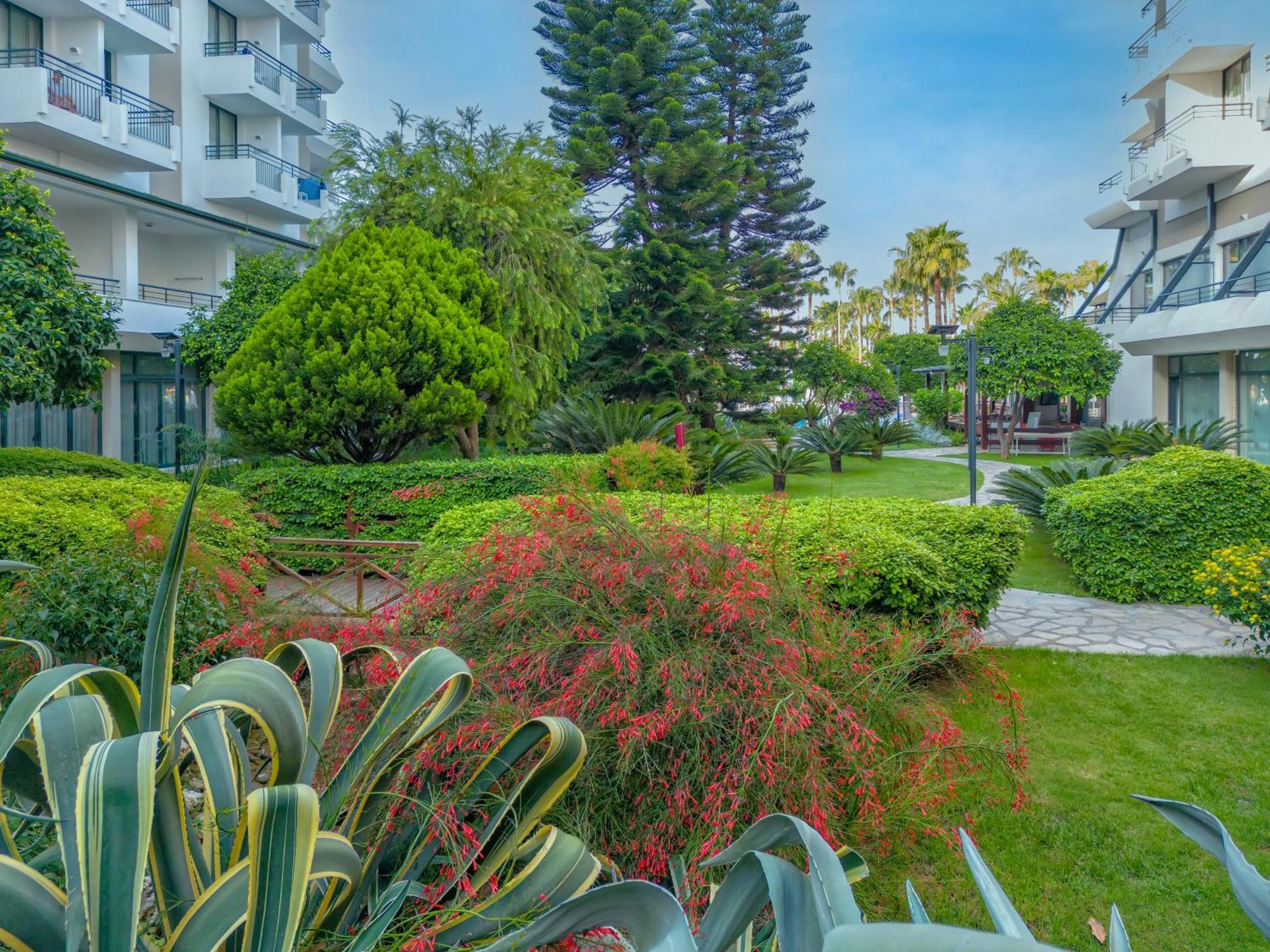 Meryan Hotel โอคูร์จาลาร์ ภายนอก รูปภาพ