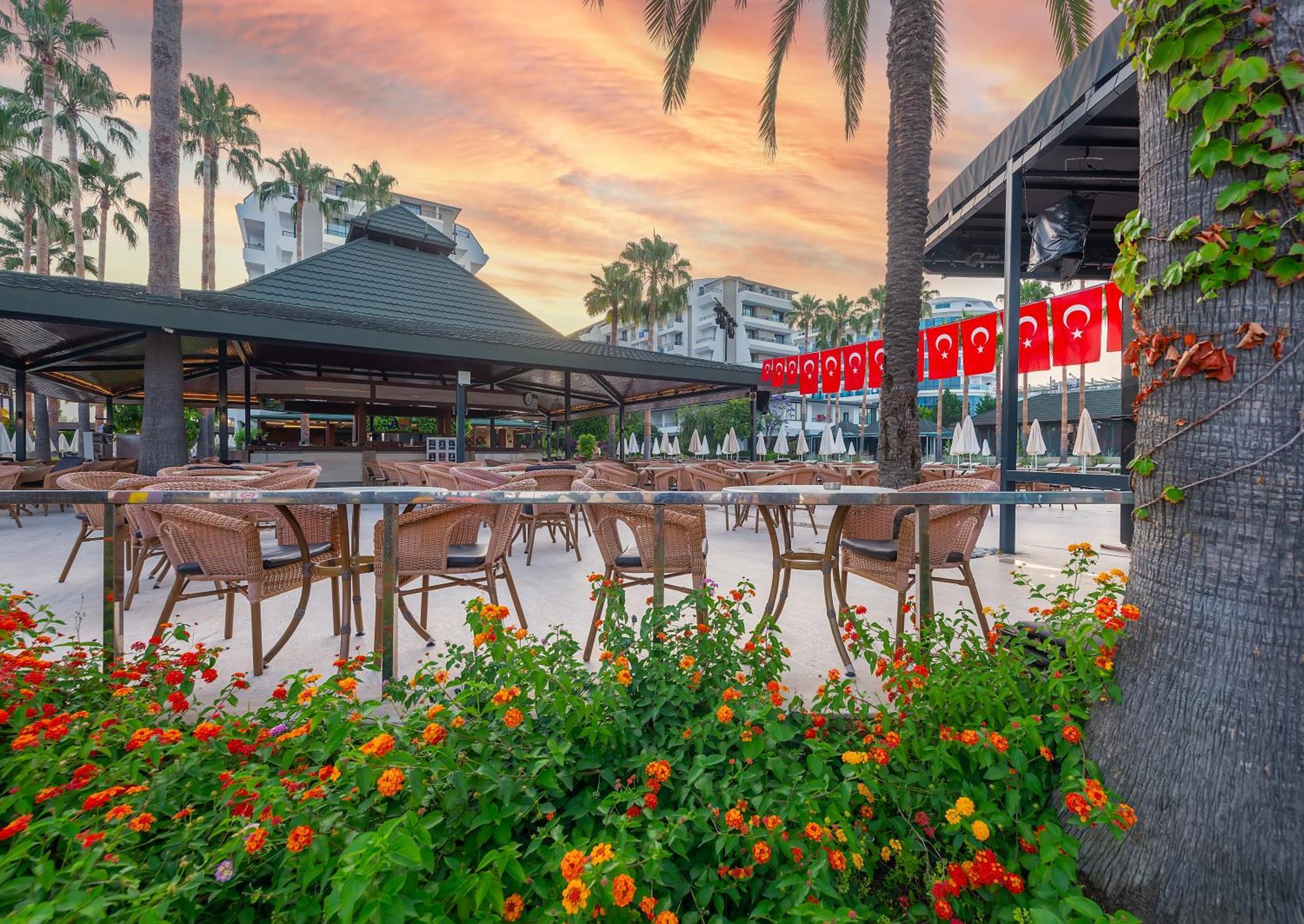 Meryan Hotel โอคูร์จาลาร์ ภายนอก รูปภาพ