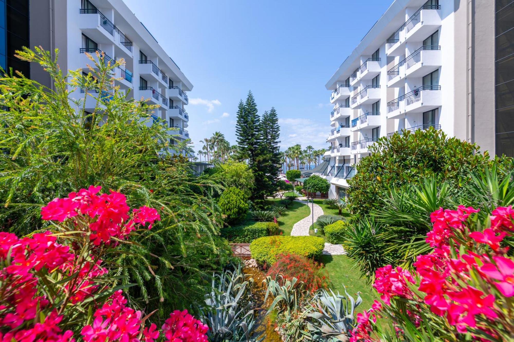 Meryan Hotel โอคูร์จาลาร์ ภายนอก รูปภาพ