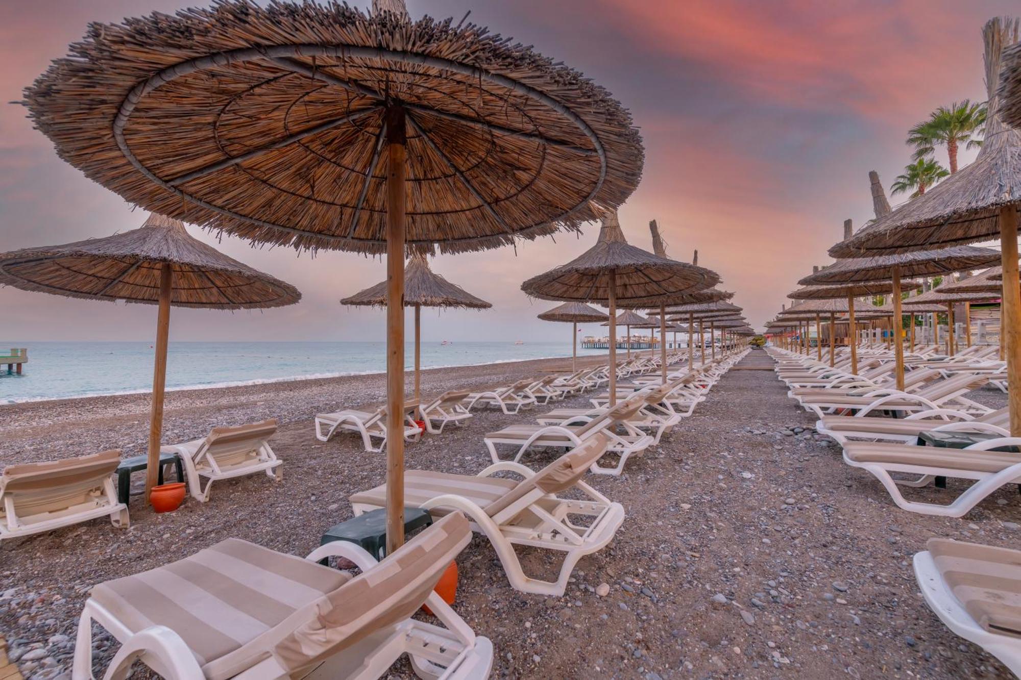 Meryan Hotel โอคูร์จาลาร์ ภายนอก รูปภาพ