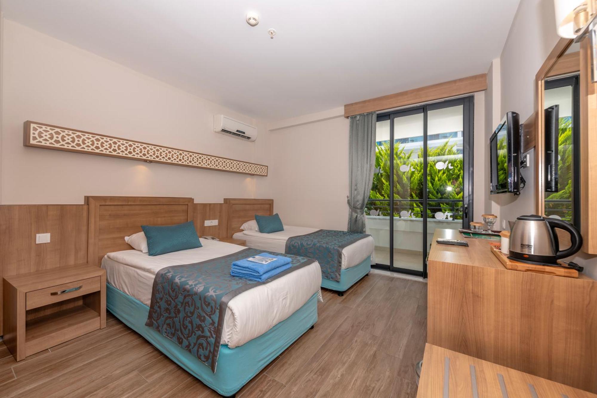 Meryan Hotel โอคูร์จาลาร์ ภายนอก รูปภาพ